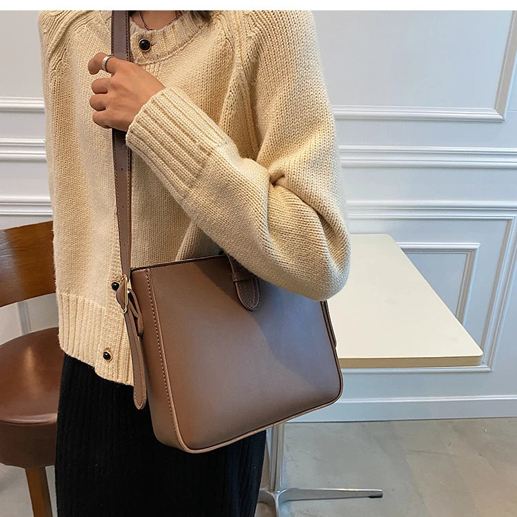 Maya | Compact Crossbody Bag with Minimalist Design