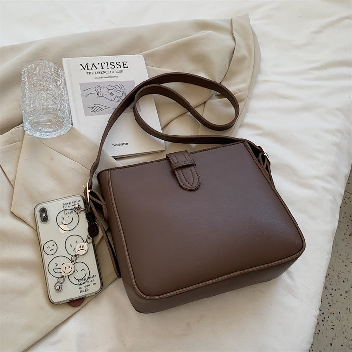 Maya | Compact Crossbody Bag with Minimalist Design