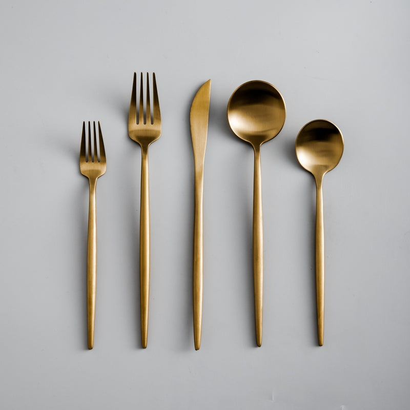 Minimalist stainless steel cutlery set