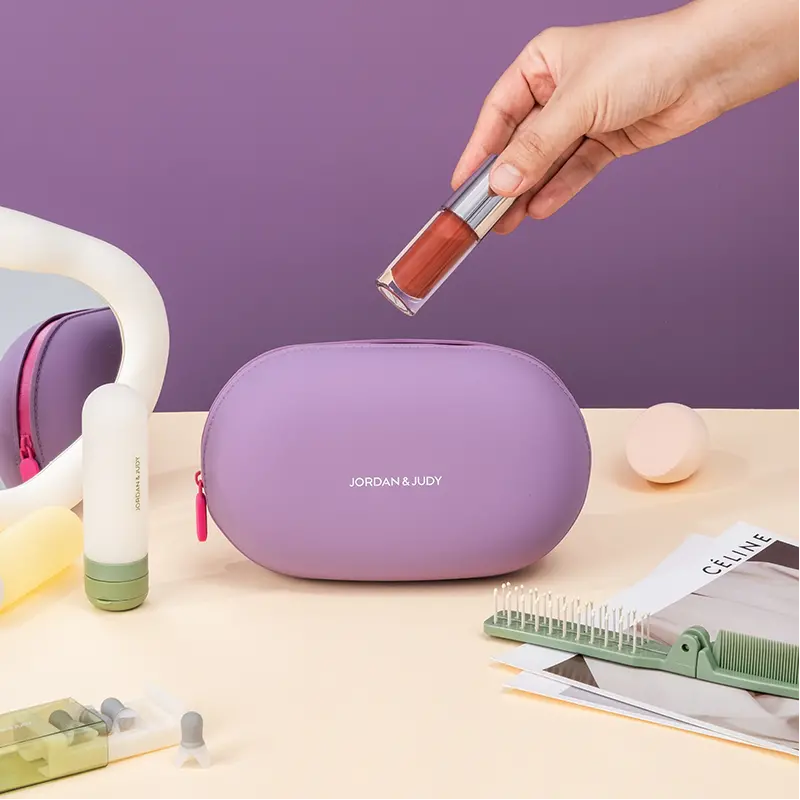 Emiliana | Versatile, waterproof and spacious cosmetic bag
