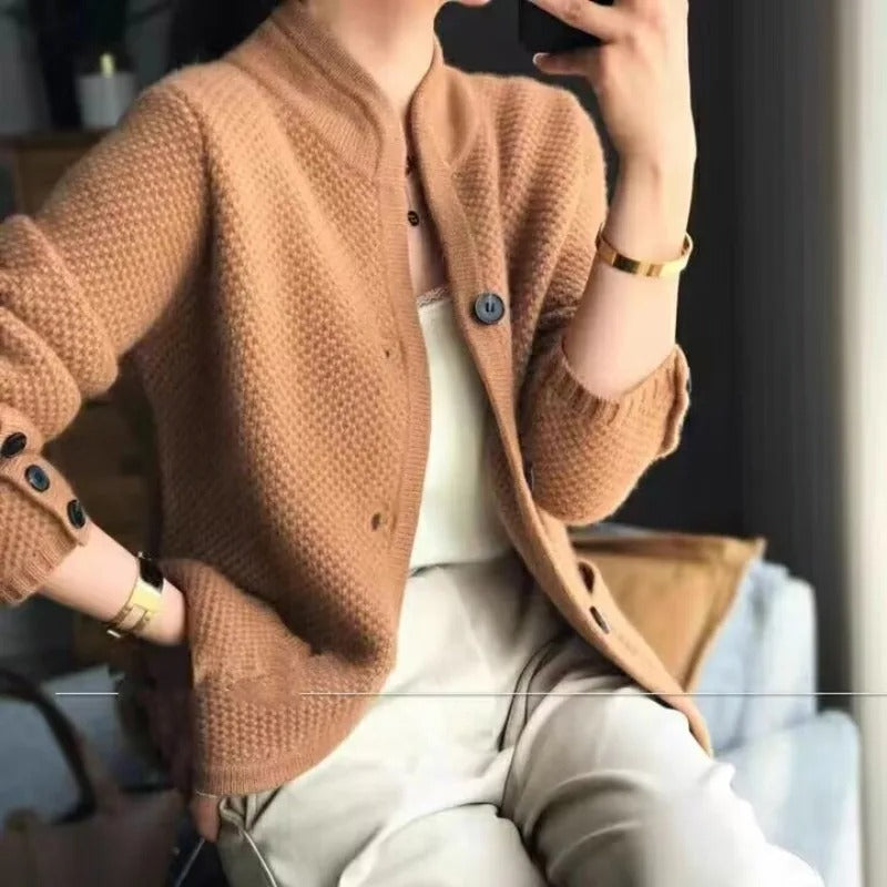 Chauntelle | Elegant and Warm Women's Wool Cardigan