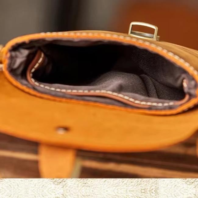 Justin | Compact Crossbody Bag for Everyday Essentials
