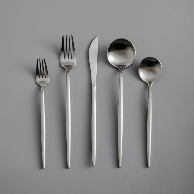 Minimalist stainless steel cutlery set