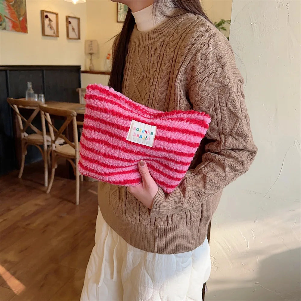 Artemis | Fashionable, compact, and portable cosmetic bag