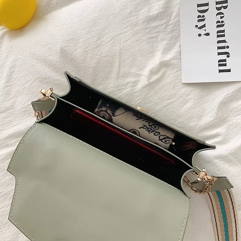 Lianne | Modern Handbag with Geometric Design and Chain Strap