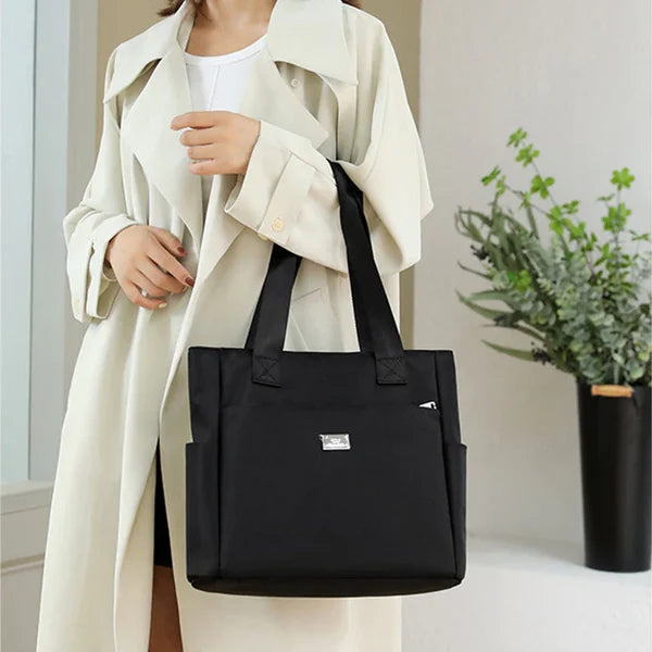 Pyper | Lightweight and waterproof shoulder bag