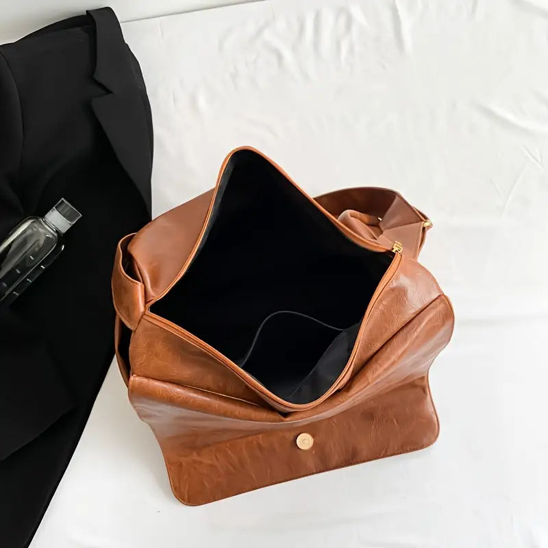 Claudia | Oversized Shoulder Bag for Everyday Carry and Style