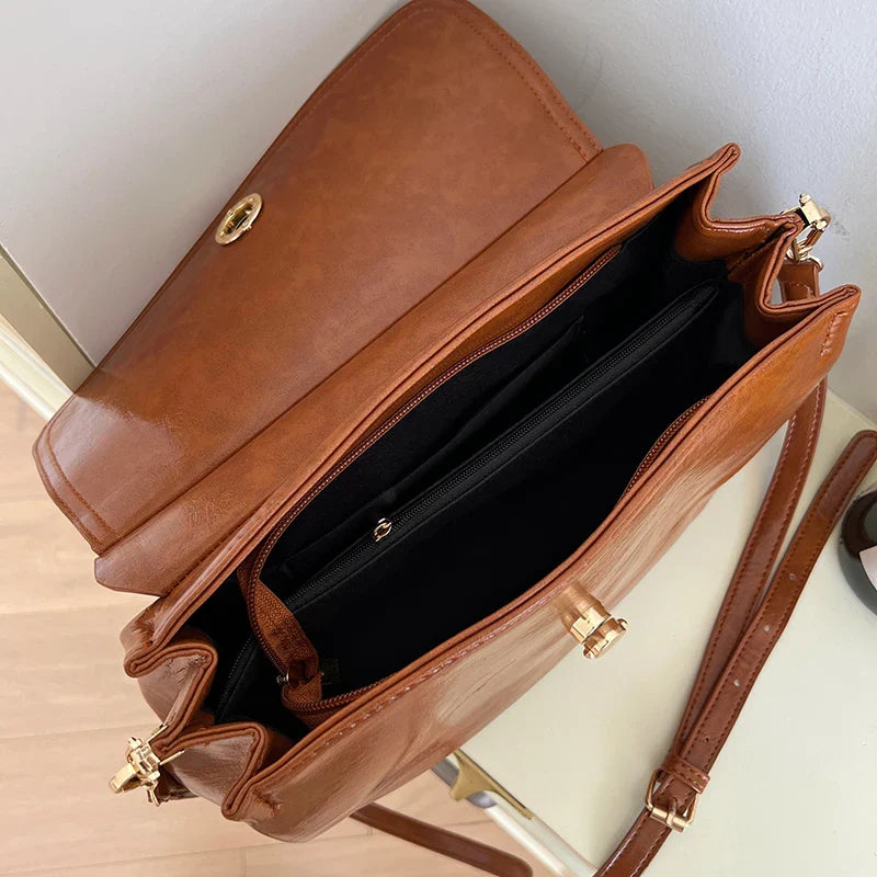 Phoebe | Elegant Handbag with Classic Design and Adjustable Strap