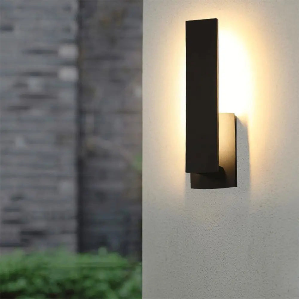 WeatherGuard – Durable and Elegant Outdoor Wall Light-1