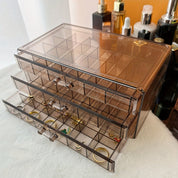 https://cdn.shopify.com/s/files/1/0739/1831/6812/files/Credom-Decoratieve-Opbergdozen-3-laags-Grote-Siera-8808.jpg?v=1739452794