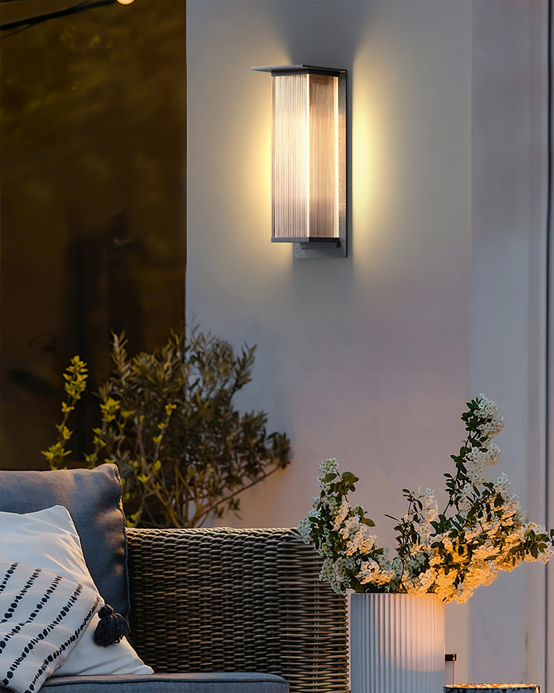 EnduraLight – Long-Lasting LED Wall Light for Outdoors-4