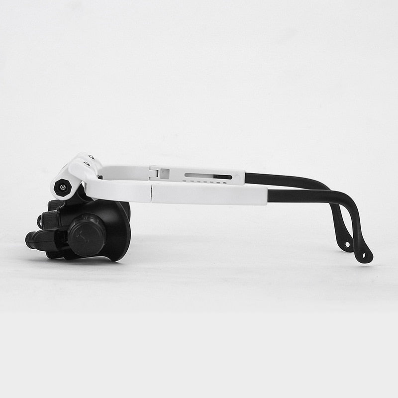 Magnifying glass with LED lighting and adjustable lenses