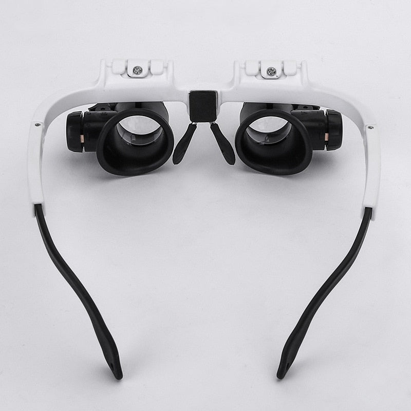 Magnifying glass with LED lighting and adjustable lenses
