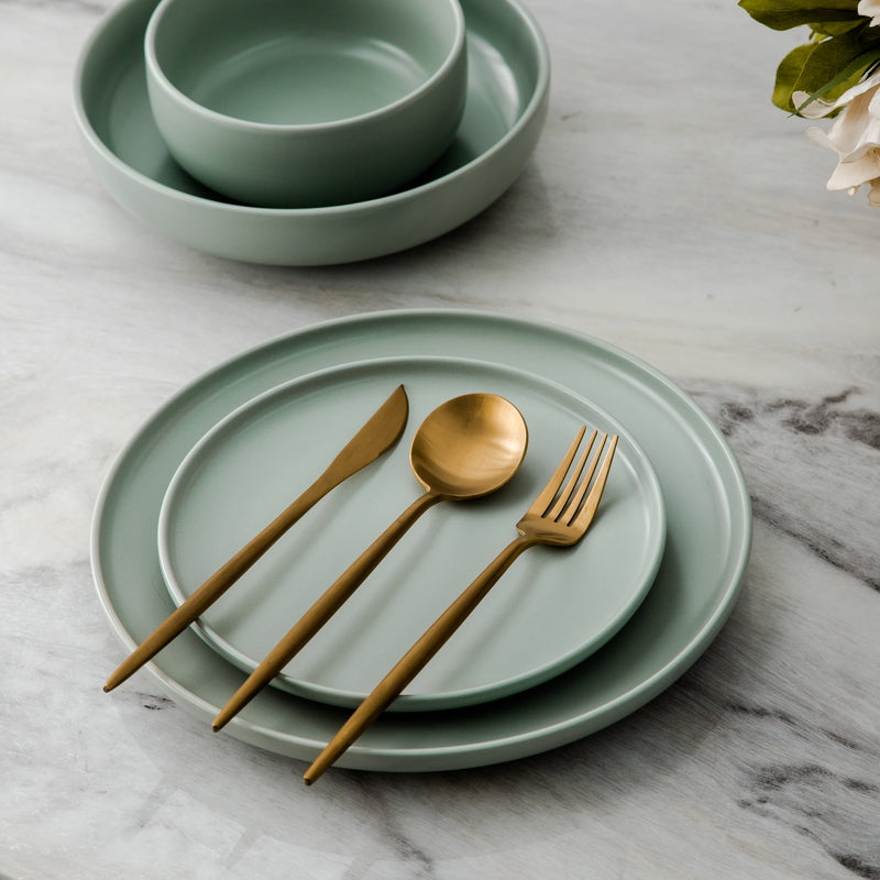Minimalist stainless steel cutlery set