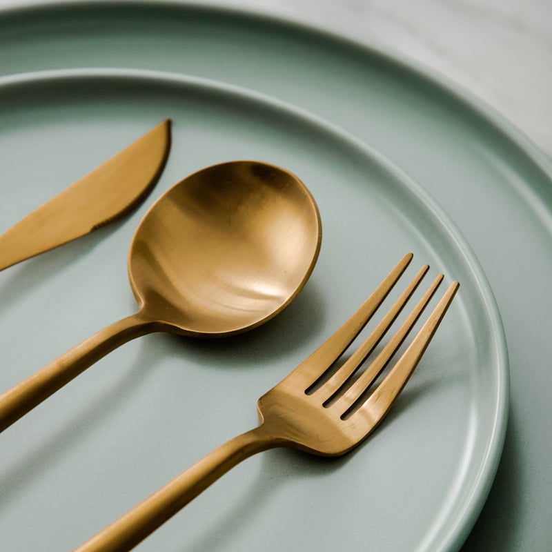 Minimalist stainless steel cutlery set