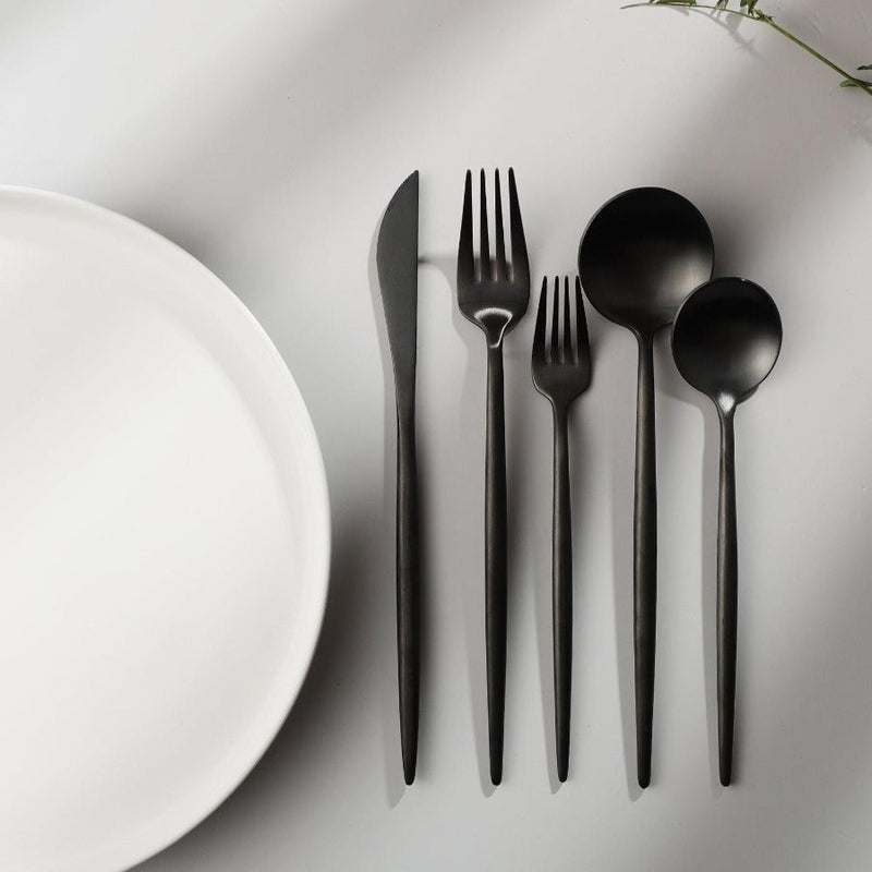 Minimalist stainless steel cutlery set