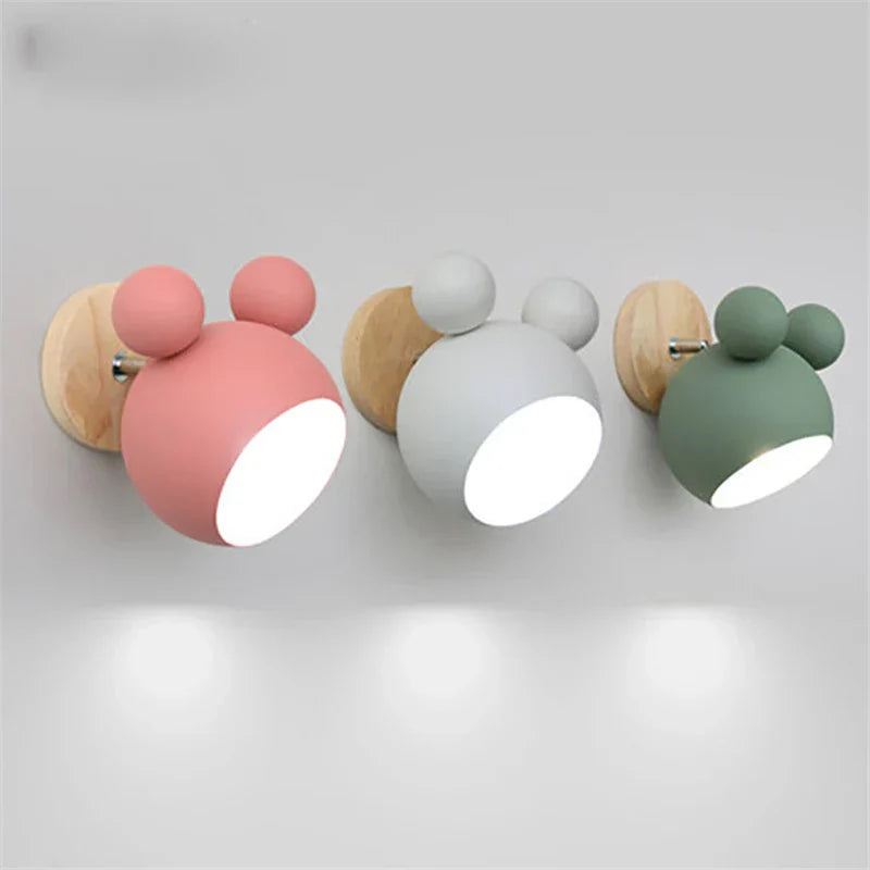 Nordic-Mickey-Wandlamp-Slaapkamer-Parlor-Licht-Studie-Applique-Murale-Armatuur-Eenvoudige-en-Mooie-Kinderkamer-Wandlamp_93841635-2ac9-4022-8895-4c3f5d7ad351.webp