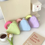 Bailee | Cosmetic bag with color contrast in triangular design
