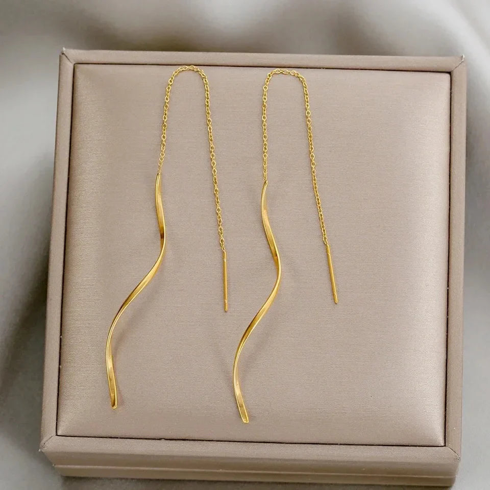 Evonne | Wavy Drop Earrings