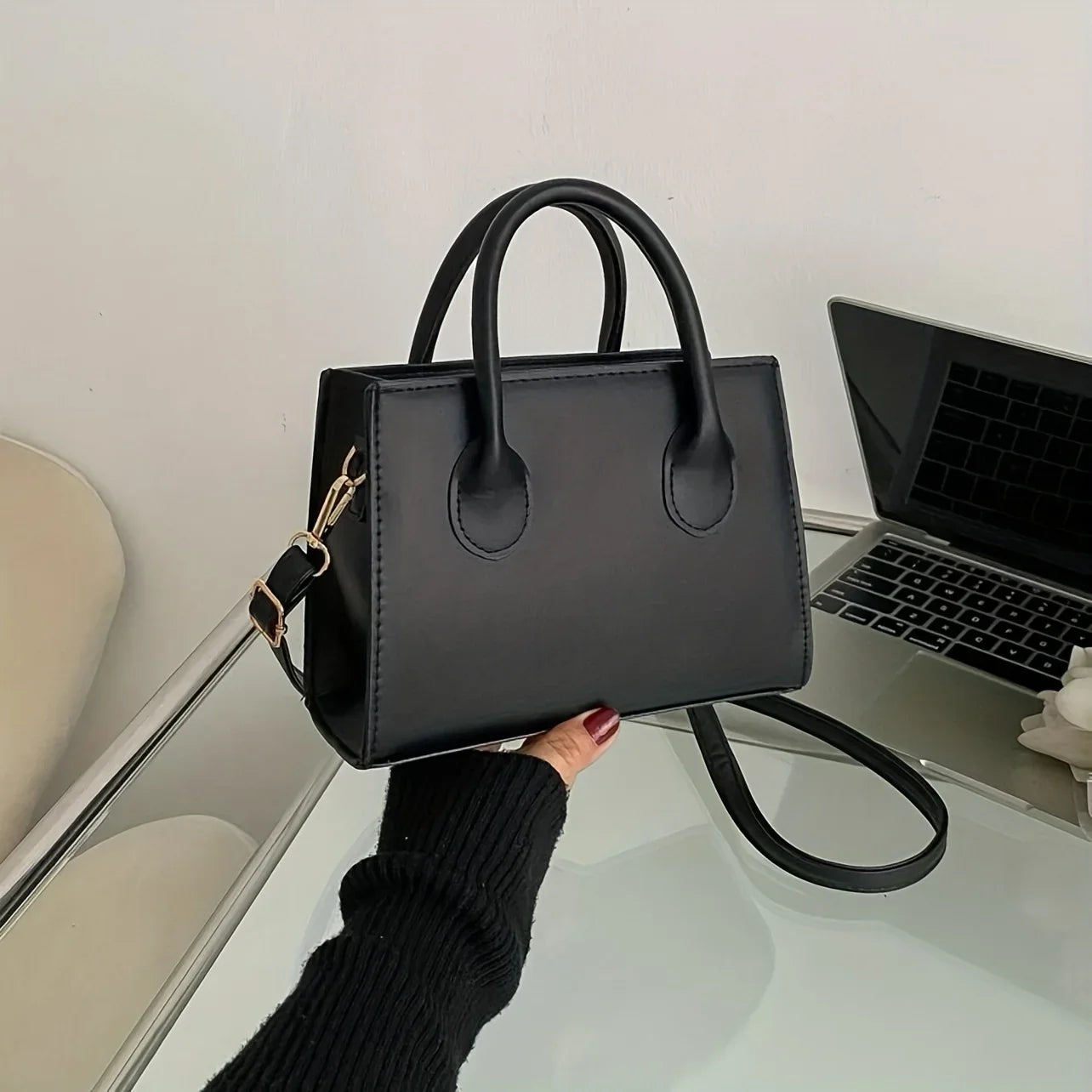 Maya | Elegant Compact Handbag with Versatile Design