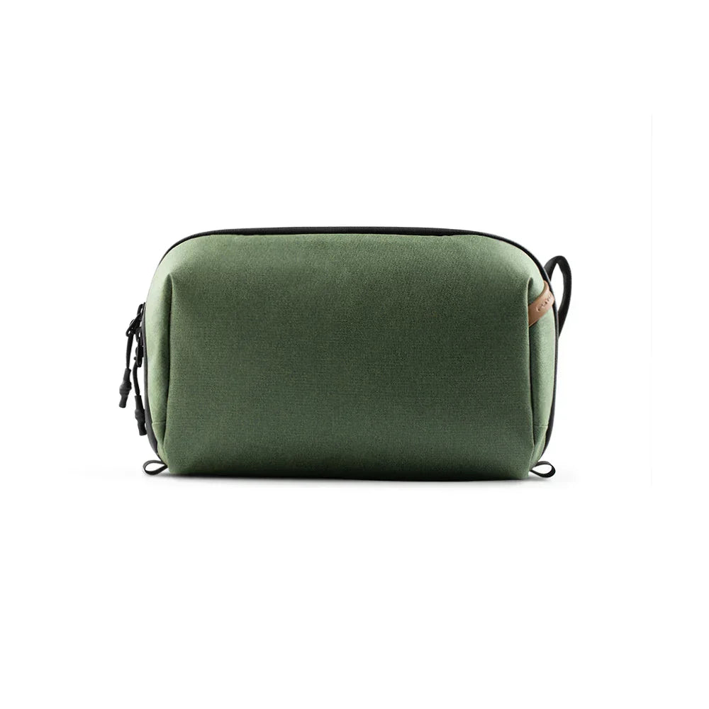 Saphir | Durable and spacious travel makeup organizer