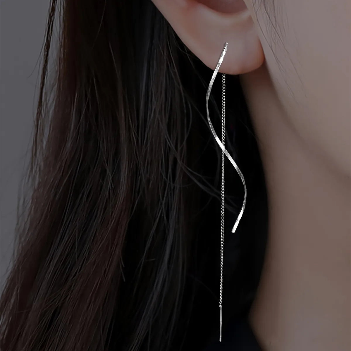 Evonne | Wavy Drop Earrings