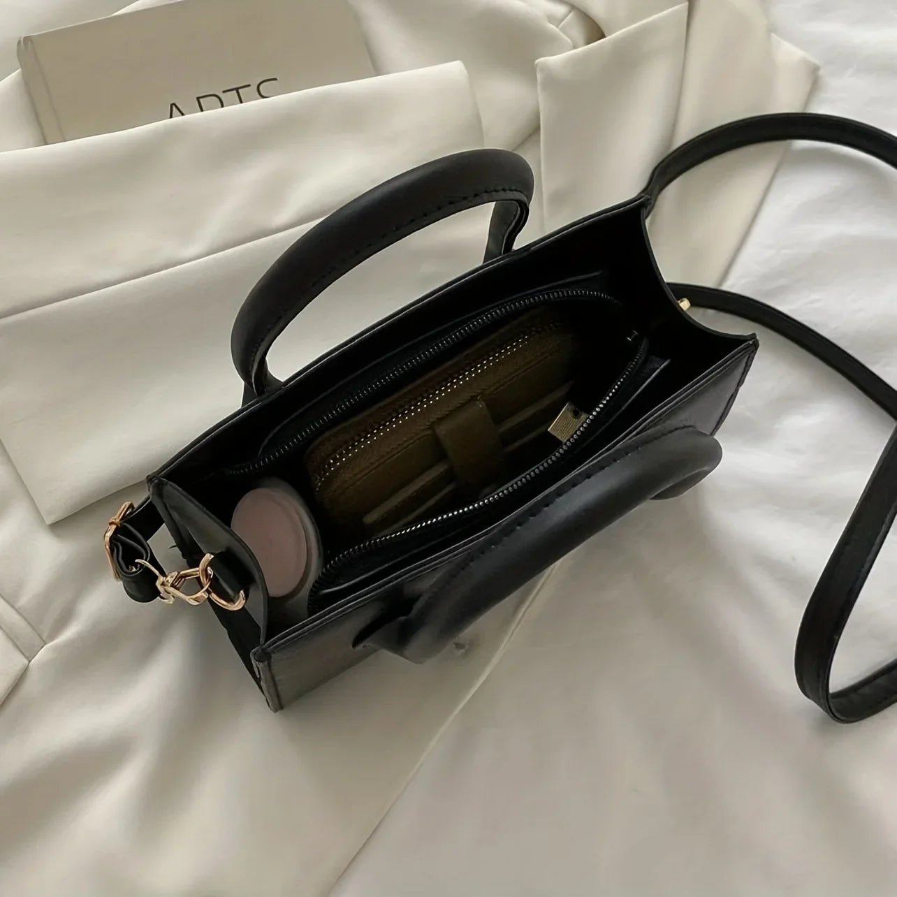 Maya | Elegant Compact Handbag with Versatile Design