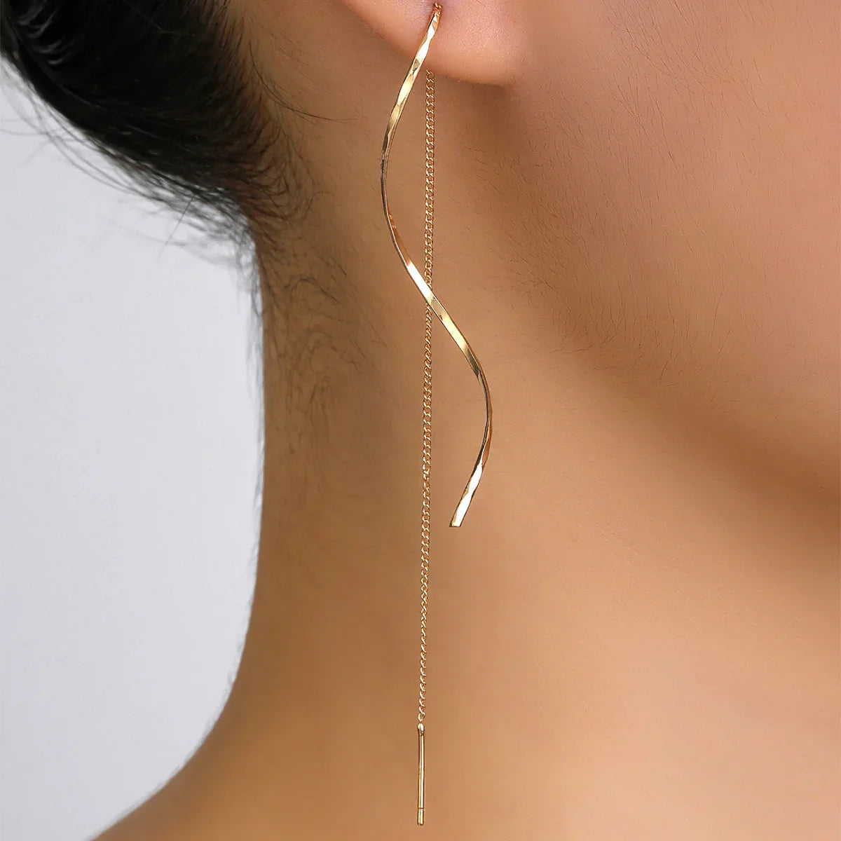Evonne | Wavy Drop Earrings