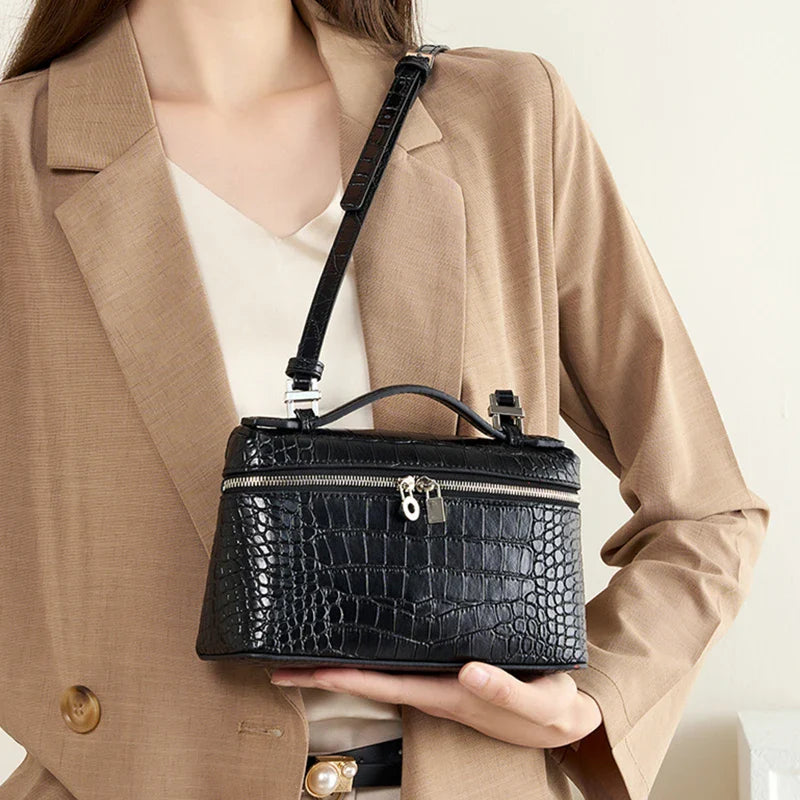 Cora | Elegant Compact Handbag with Versatile Design