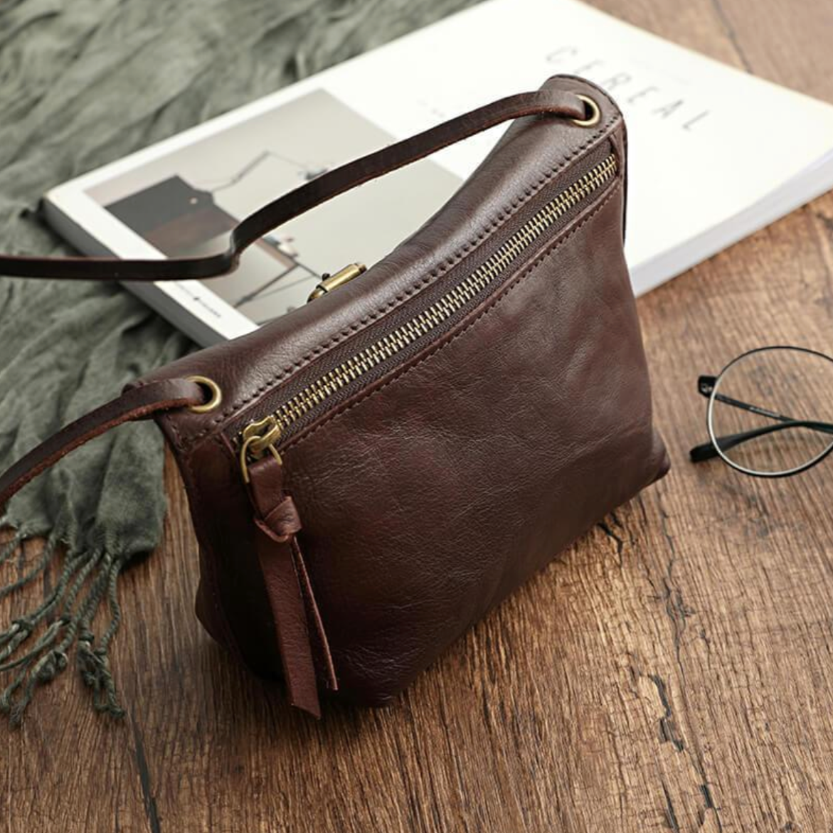 Annie | Vintage-Inspired Crossbody Bag with Buckle Detail