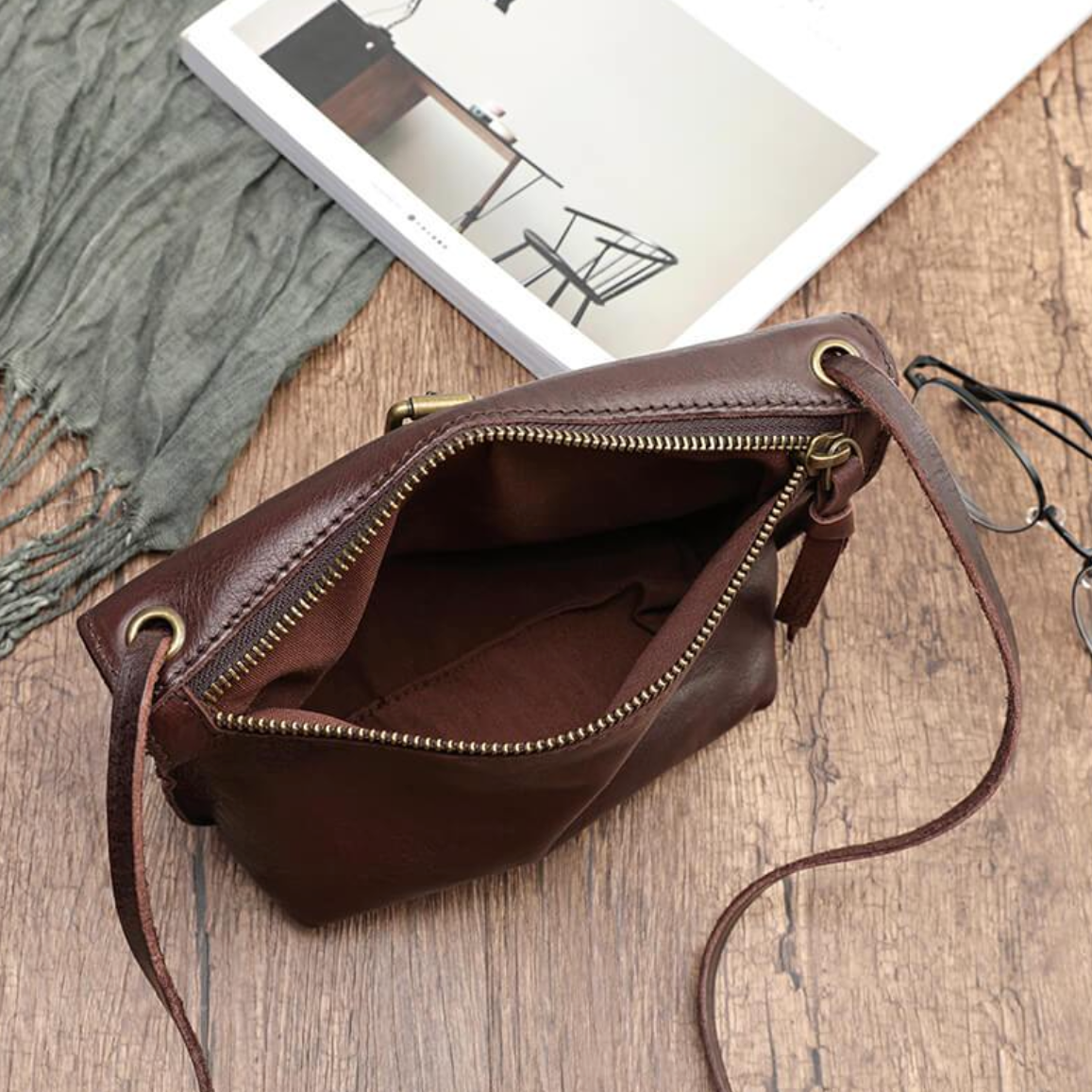 Annie | Vintage-Inspired Crossbody Bag with Buckle Detail