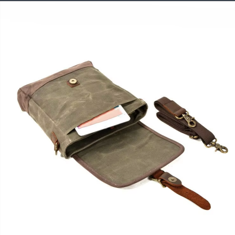Winston | Vintage Crossbody Bag with Secure Buckle Closure