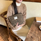 Artemis | Fashionable, compact, and portable cosmetic bag