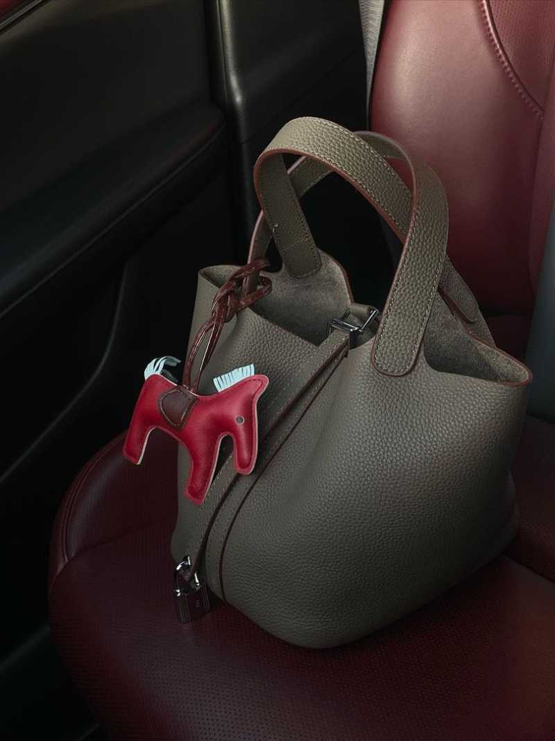 Zoe| Stylish Bucket Bag of Premium Vegan Leather