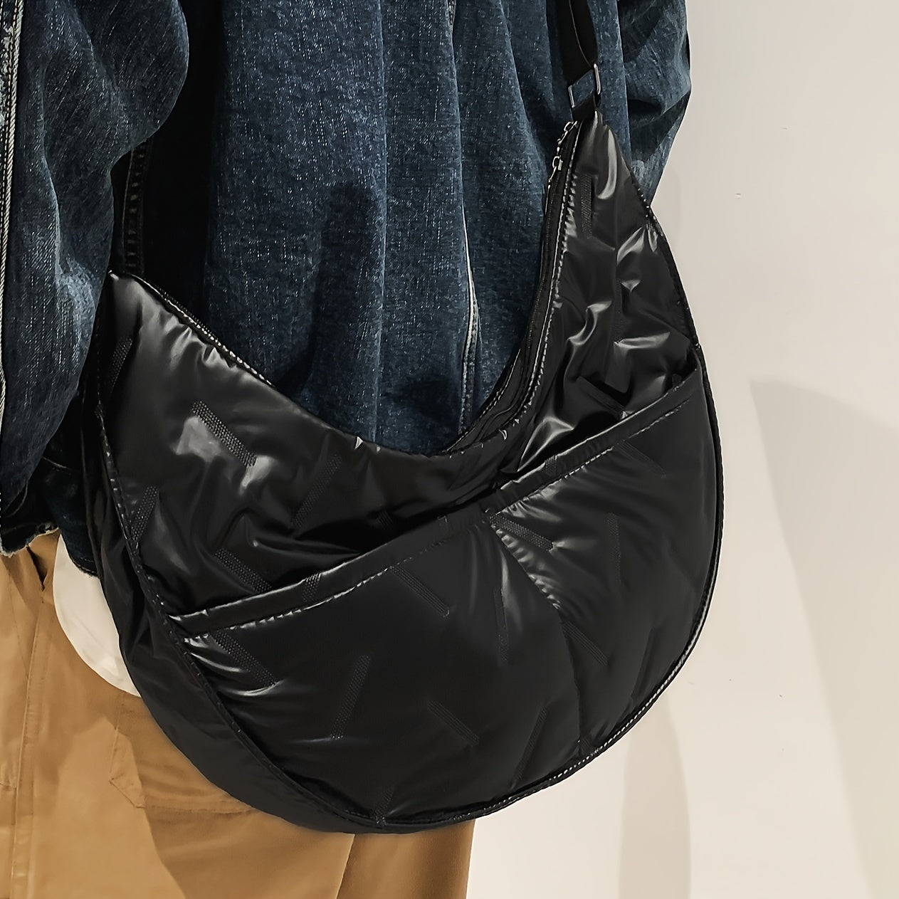 Sabian | Lightweight and Spacious Everyday Shoulder Bag