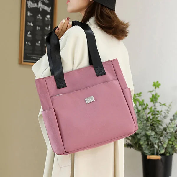 Pyper | Lightweight and waterproof shoulder bag