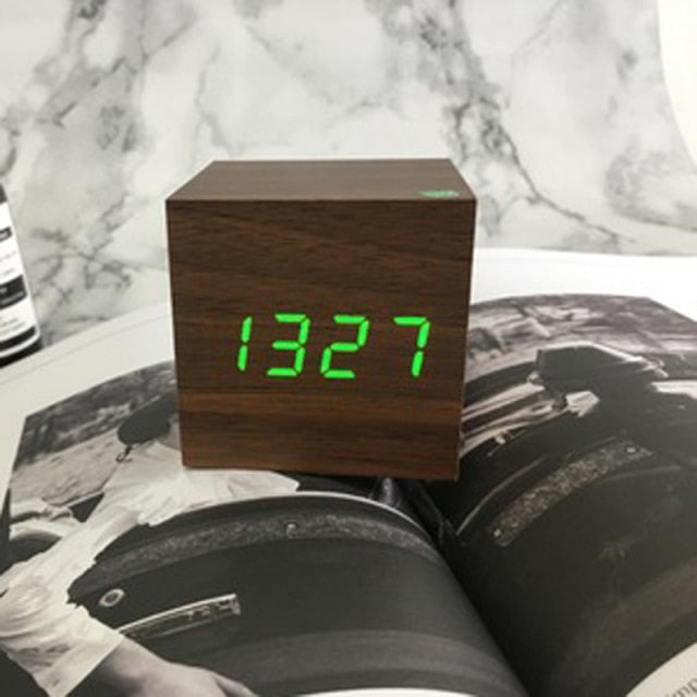 Minimalistic Digital LED alarm clock with speech control