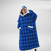 Oversized blanket with hood and warm fleece lining